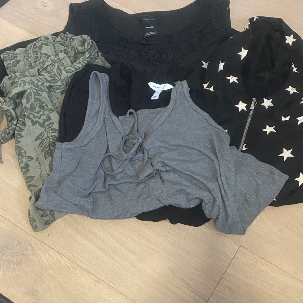 5 lbs clothing bundle - Size M